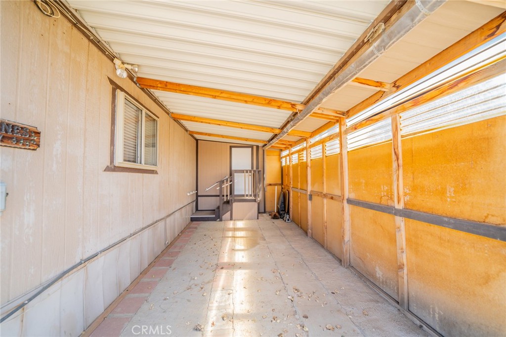 https://media.crmls.org/medias/2d4806c3-d134-40a1-b05d-8fff77c8b9cb.jpg?preset=X-Large