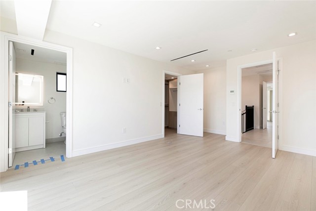 6426 Varna Avenue, Van Nuys CA: https://media.crmls.org/medias/2d486895-910e-4aff-8b1f-881e34d8169e.jpg