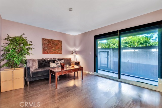 Detail Gallery Image 27 of 40 For 114 S Prospect #6,  Redondo Beach,  CA 90277 - 3 Beds | 2/1 Baths