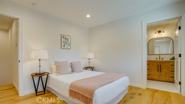 22914 Gershwin Drive, Woodland Hills CA: https://media.crmls.org/medias/2d48e9c0-bd9a-44d6-bf72-fbaef7a6b797.jpg