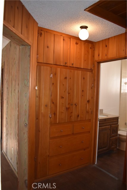 Detail Gallery Image 9 of 23 For 5858 Elm St, Wrightwood,  CA 92397 - 2 Beds | 1 Baths