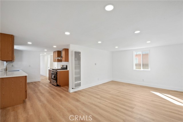 Detail Gallery Image 3 of 10 For 8330 Elburg, Paramount,  CA 90723 - 3 Beds | 1 Baths