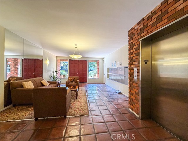 Detail Gallery Image 57 of 64 For 1944 Glendon #209,  Los Angeles,  CA 90025 - 2 Beds | 2/1 Baths