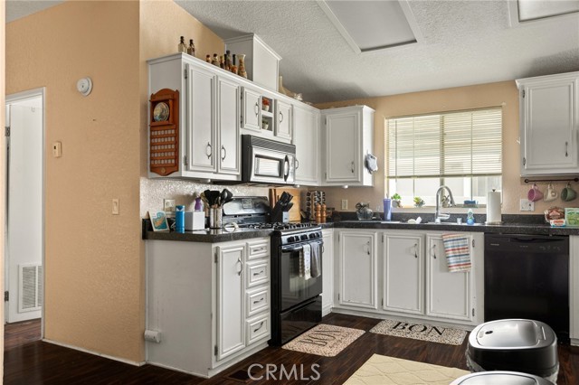 Detail Gallery Image 5 of 27 For 10961 Desert Lawn Dr #93,  Calimesa,  CA 92320 - 2 Beds | 2 Baths