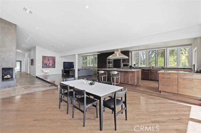 2420 Bowmont Drive, Beverly Hills CA: https://media.crmls.org/medias/2d4c8a96-71f4-4c1f-8e01-2de8d247ddee.jpg
