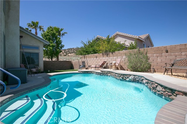 1805 Date Palm Drive, Palmdale CA: https://media.crmls.org/medias/2d4d2d2e-f94c-4c07-8780-935a557a4eb0.jpg