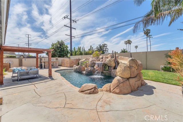 Detail Gallery Image 9 of 65 For 17267 Santa Isabel, Fountain Valley,  CA 92708 - 4 Beds | 2 Baths
