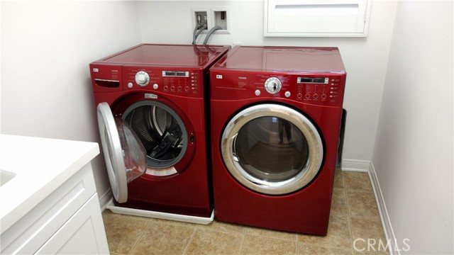 73 Gardenhouse Way, Irvine CA: https://media.crmls.org/medias/2d4f0166-ec2f-4766-abcc-593624a829bd.jpg