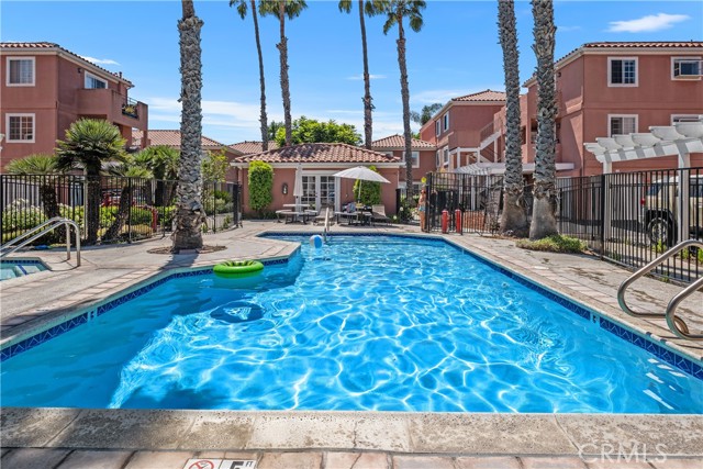 409 Utica Avenue, Huntington Beach CA: https://media.crmls.org/medias/2d4f9ec3-f74e-4704-bc49-91f5a37ee0f8.jpg