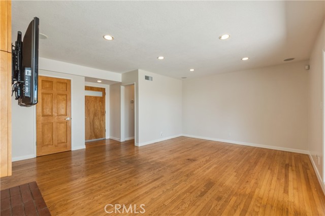 Detail Gallery Image 5 of 47 For 828 Stevely, Long Beach,  CA 90815 - 4 Beds | 2 Baths