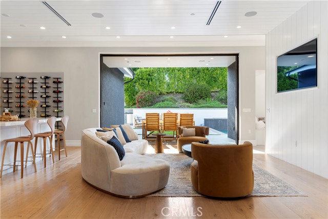 4635 Brewster Drive, Tarzana CA: https://media.crmls.org/medias/2d50bc6a-7f0b-4c3e-af9c-92b42d16ee97.jpg