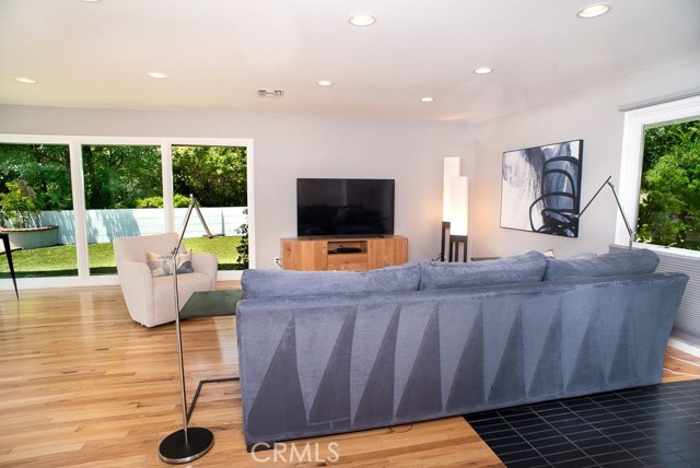 8464 Moorcroft Avenue, West Hills CA: https://media.crmls.org/medias/2d524301-e2ab-4f93-b0bf-cb4b93794e8f.jpg