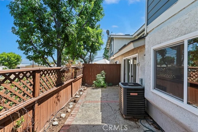 Detail Gallery Image 28 of 31 For 983 Elsa Ct #B,  Corona,  CA 92881 - 2 Beds | 2/1 Baths