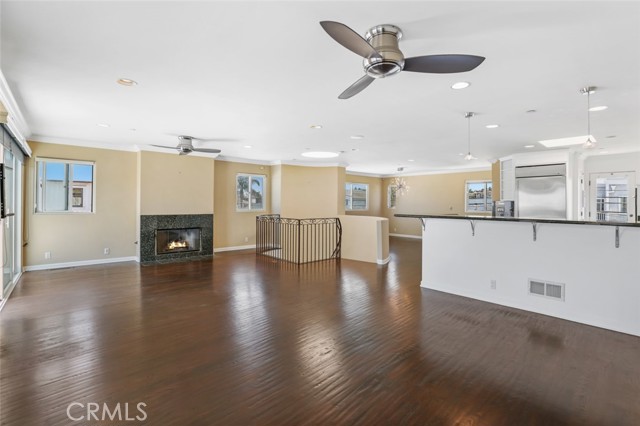 209 Crest Drive, Manhattan Beach CA: https://media.crmls.org/medias/2d54551c-3bc6-4752-ba98-fa38254716dc.jpg