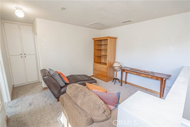 Detail Gallery Image 12 of 26 For 16722 Shinedale Dr, Canyon Country,  CA 91387 - 3 Beds | 3/1 Baths