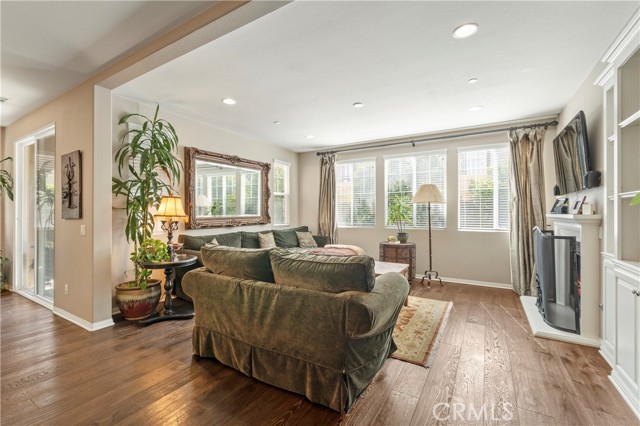 Detail Gallery Image 12 of 33 For 361 Bayside Ct, Costa Mesa,  CA 92627 - 4 Beds | 2/1 Baths
