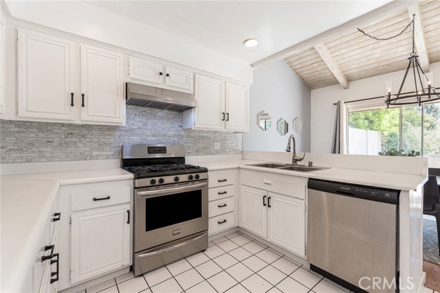 Detail Gallery Image 12 of 30 For 1546 Holly Ct, Thousand Oaks,  CA 91360 - 3 Beds | 2/1 Baths
