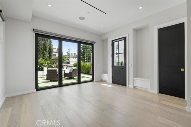 303 12th Street, Huntington Beach CA: https://media.crmls.org/medias/2d55b9ec-0a70-4889-b2f1-d57a7b7e3af5.jpg