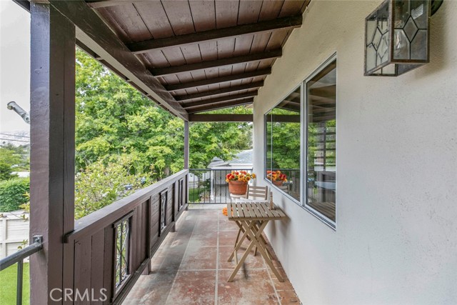 10630 Samoa Avenue, Tujunga CA: https://media.crmls.org/medias/2d5625c5-d7fd-4ec8-a304-f3bf4b651498.jpg