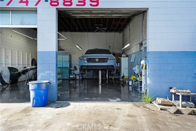 7039 Topanga Canyon Boulevard, Canoga Park CA: https://media.crmls.org/medias/2d5684ff-2c6b-45d1-bf10-e9e34a62d093.jpg