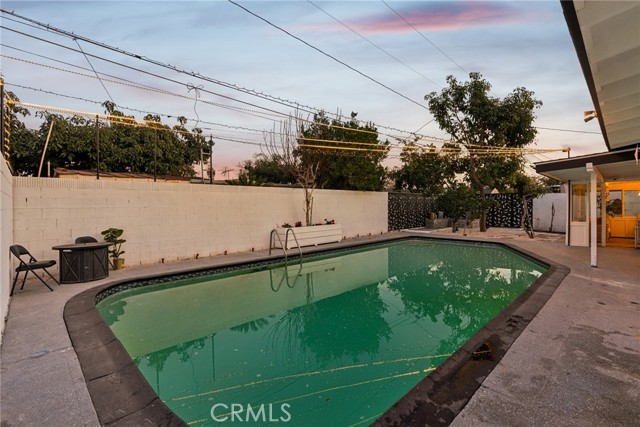 Detail Gallery Image 7 of 68 For 2051 S Rene Dr, Santa Ana,  CA 92704 - 4 Beds | 2 Baths