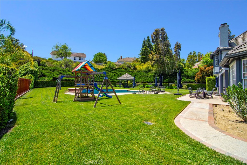 https://media.crmls.org/medias/2d57318a-080b-438e-b287-f51a91104f38.jpg?preset=X-Large