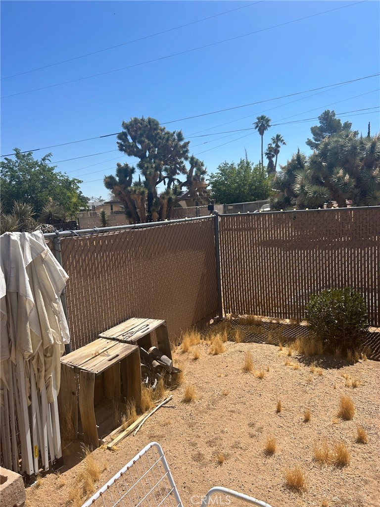 https://media.crmls.org/medias/2d57abf7-71fe-4890-b591-2dd6881bd01e.jpg?preset=X-Large