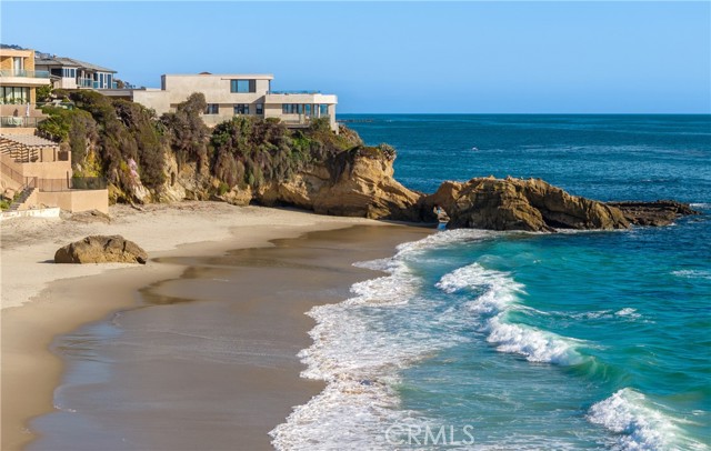 1901 Ocean Way, Laguna Beach CA: https://media.crmls.org/medias/2d57d61b-bee3-44a3-a799-3779b4b2d30f.jpg