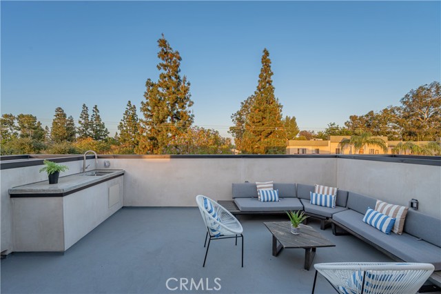 Detail Gallery Image 12 of 15 For 18301 Collins St, Tarzana,  CA 91356 - 2 Beds | 2/1 Baths