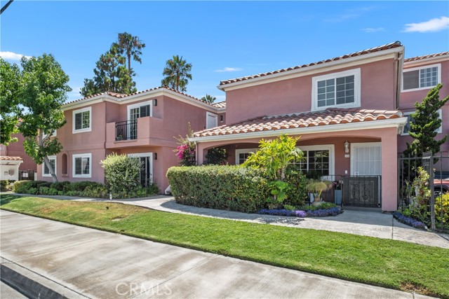 409 Utica Avenue, Huntington Beach CA: https://media.crmls.org/medias/2d587132-641b-429f-92c9-e3c54fee3ed8.jpg