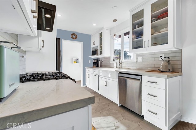 Detail Gallery Image 8 of 27 For 2834 Palo Verde, Long Beach,  CA 90815 - 4 Beds | 2 Baths