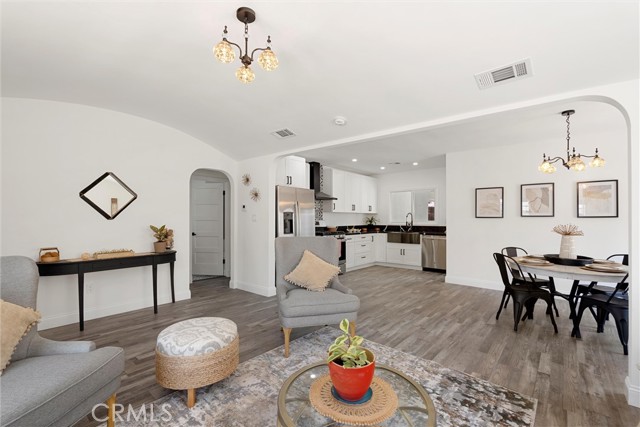 6616 Vesper Avenue, Van Nuys CA: https://media.crmls.org/medias/2d58d2ae-3455-441c-a765-932176f2b2b2.jpg
