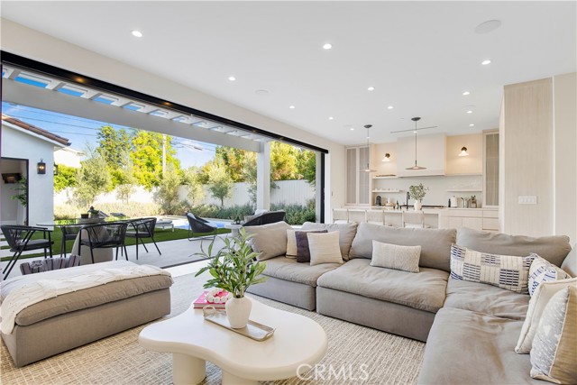 Detail Gallery Image 23 of 47 For 4324 Camellia Ave, Studio City,  CA 91604 - 5 Beds | 5 Baths