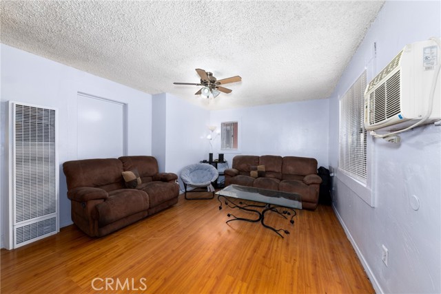 Detail Gallery Image 4 of 25 For 1684 E Martin Luther King Jr Bld, Los Angeles,  CA 90011 - 5 Beds | 2 Baths