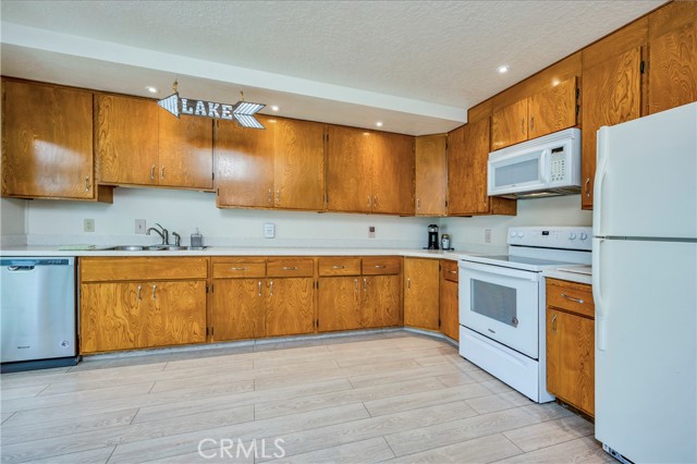 Detail Gallery Image 9 of 34 For 7722 Cora Drive, Lucerne,  CA 95458 - 2 Beds | 2 Baths