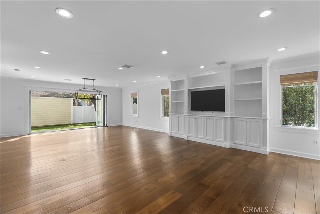 https://media.crmls.org/medias/2d597c32-58be-4b10-8890-87d7cf52f693.jpg?preset=X-Large