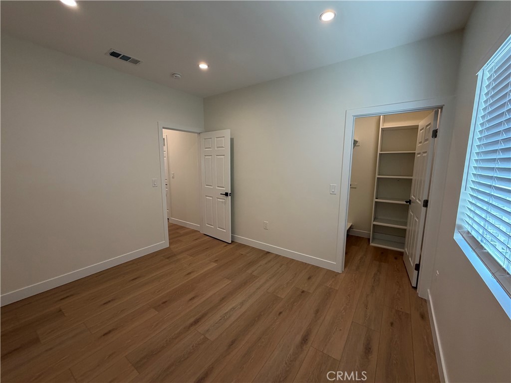 https://media.crmls.org/medias/2d59d0cf-c99d-46a1-84a1-3d48db05bd07.jpg?preset=X-Large