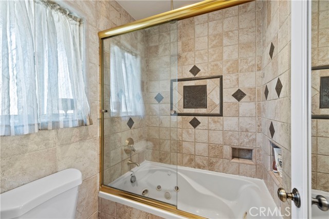 28642 Apricot Place, Saugus CA: https://media.crmls.org/medias/2d59e31b-fe54-4edb-a826-0e7261bef99c.jpg
