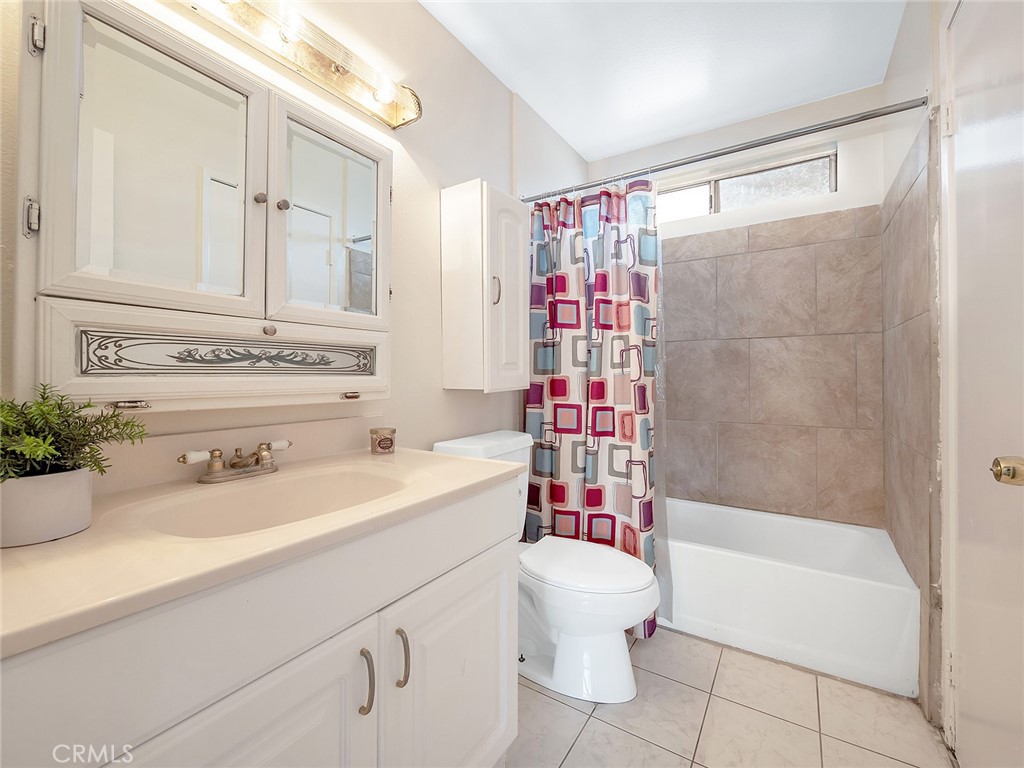 851 E 9th Street 205