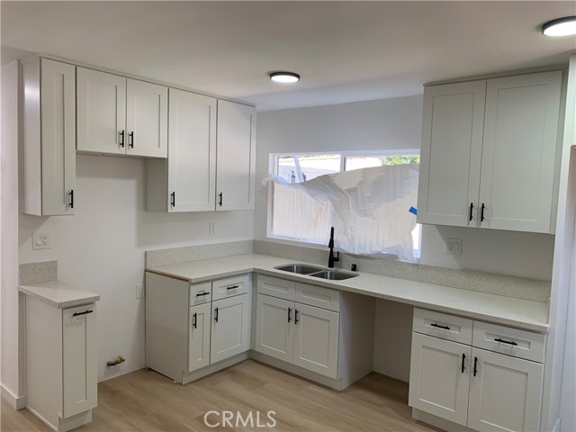 Detail Gallery Image 5 of 24 For 1209 W 40th Pl, Los Angeles,  CA 90037 - 2 Beds | 1 Baths