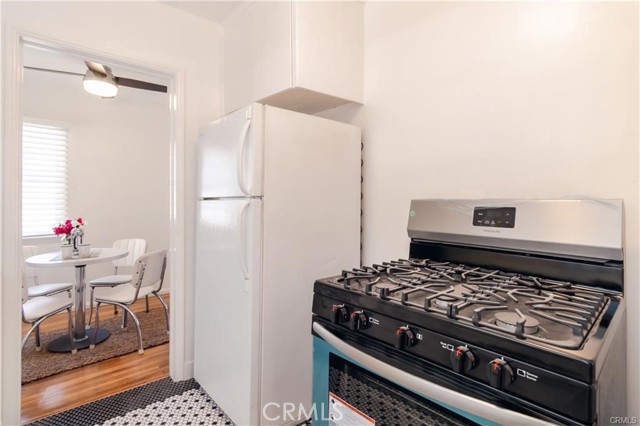 Detail Gallery Image 6 of 13 For 4266 Troost, Studio City,  CA 91604 - 1 Beds | 1 Baths