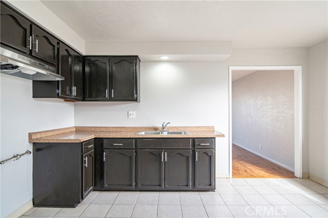 Detail Gallery Image 4 of 24 For 1308 E Oaks St #C,  Compton,  CA 90221 - 3 Beds | 2 Baths