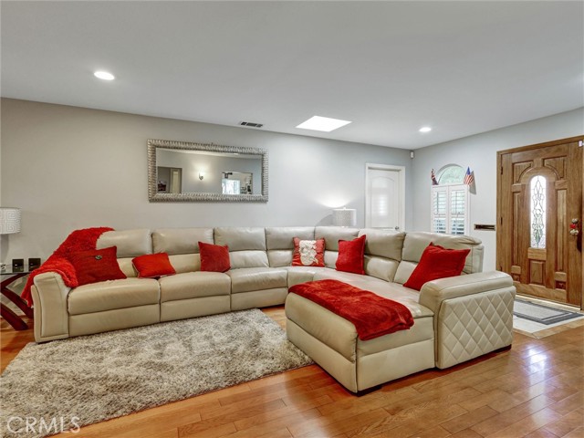 Detail Gallery Image 7 of 32 For 812 W Athens, Los Angeles,  CA 90044 - 4 Beds | 3 Baths