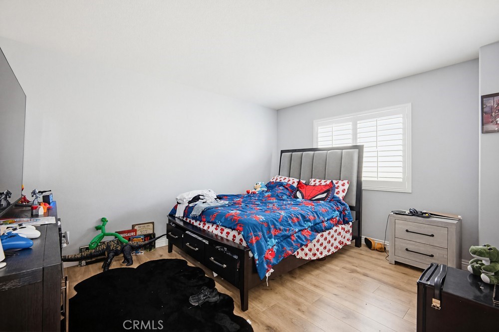 https://media.crmls.org/medias/2d5f8cc4-cf3b-4314-b207-ffc8c1e2eff1.jpg?preset=X-Large