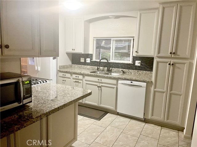 30865 Allen Avenue, Homeland CA: https://media.crmls.org/medias/2d60cf79-083c-4850-9617-e27326da5a9e.jpg
