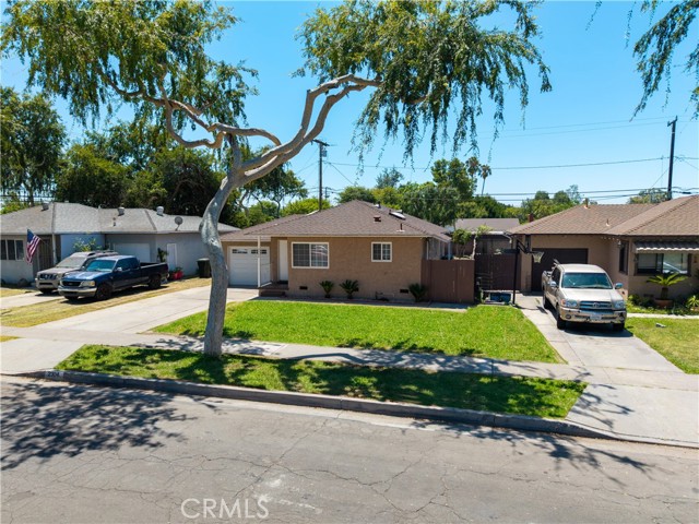2304 W Flower Avenue, Fullerton CA: https://media.crmls.org/medias/2d612866-f131-47b5-8c52-317076016dd3.jpg