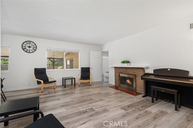 Detail Gallery Image 6 of 33 For 420 E Colorado Ave, Glendora,  CA 91740 - 3 Beds | 2 Baths