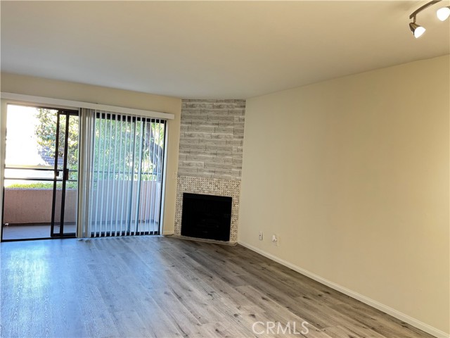 Detail Gallery Image 3 of 21 For 4717 Ben Ave #103,  Valley Village,  CA 91607 - 1 Beds | 1 Baths