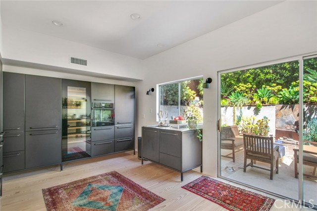 Detail Gallery Image 6 of 39 For 912 Santa Ana St, Laguna Beach,  CA 92651 - 2 Beds | 2/1 Baths