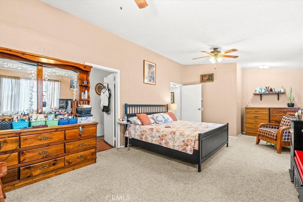 https://media.crmls.org/medias/2d654bad-dcbd-4345-b03e-89689c7336f0.jpg?preset=X-Large
